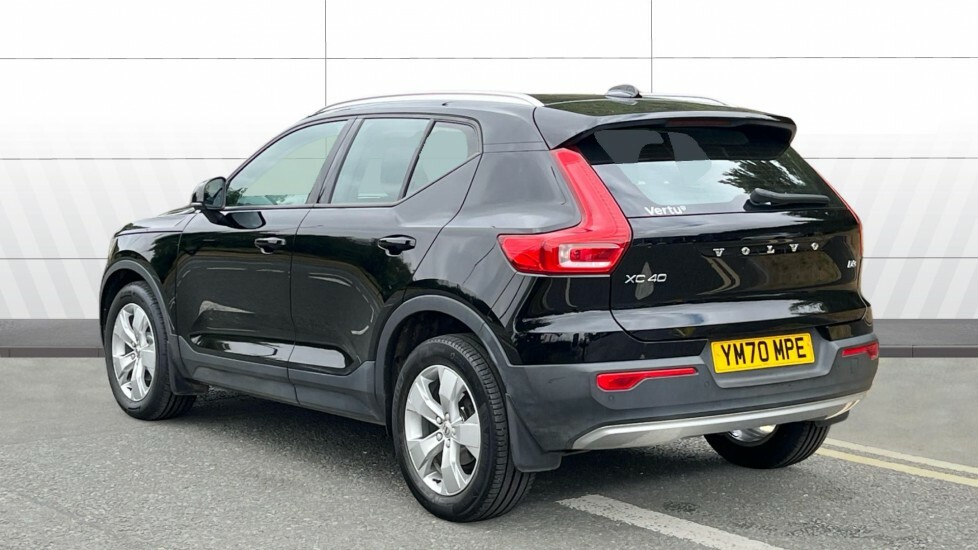 Volvo XC40 Momentum Black #2
