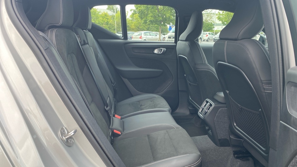 Volvo XC40 Plus Silver #6