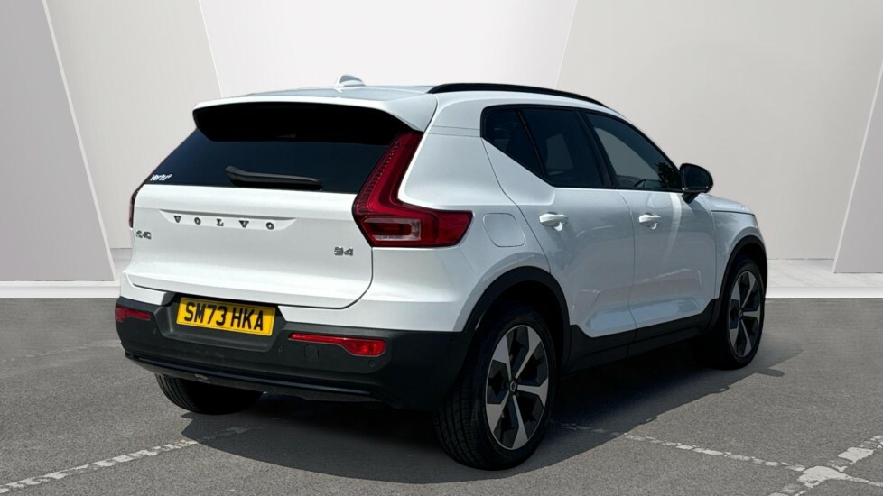 Volvo XC40 Ultimate White #2