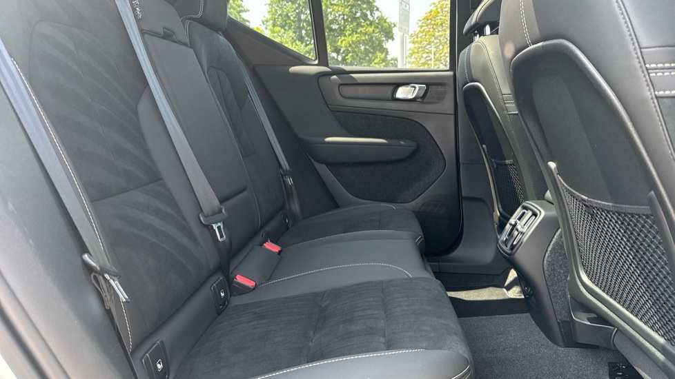 Volvo XC40 Ultimate White #6