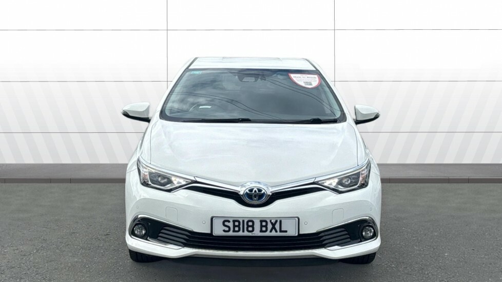 Toyota Auris Excel White #3