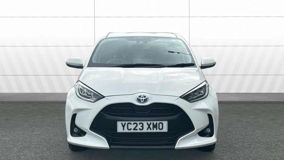 Toyota Yaris Design YC23XMO White #3