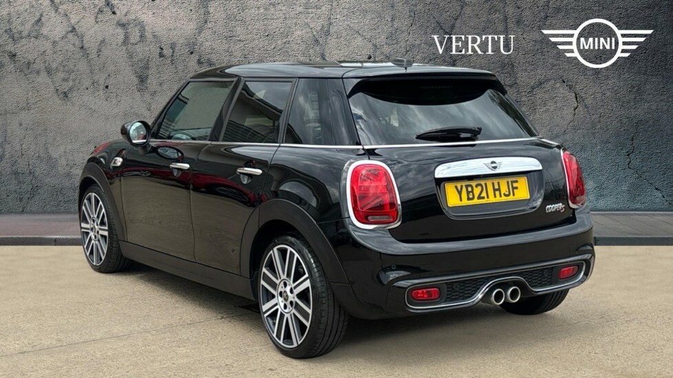 Mini Hatch Cooper S Exclusive YB21HJF Black #2