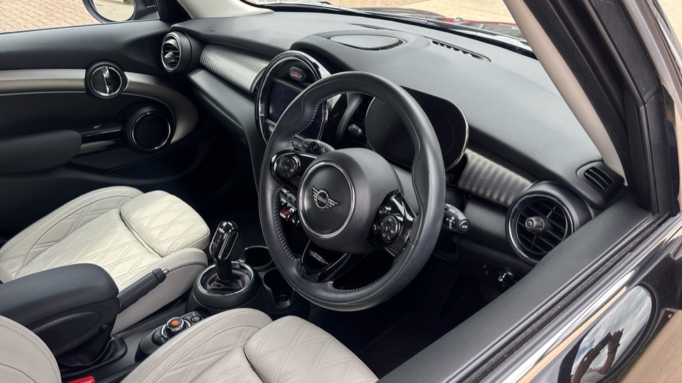 Mini Hatch Cooper S Exclusive YB21HJF Black #6