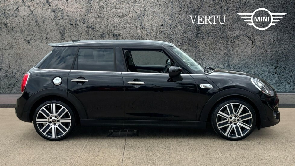 Mini Hatch Cooper S Exclusive YB21HJF Black #3
