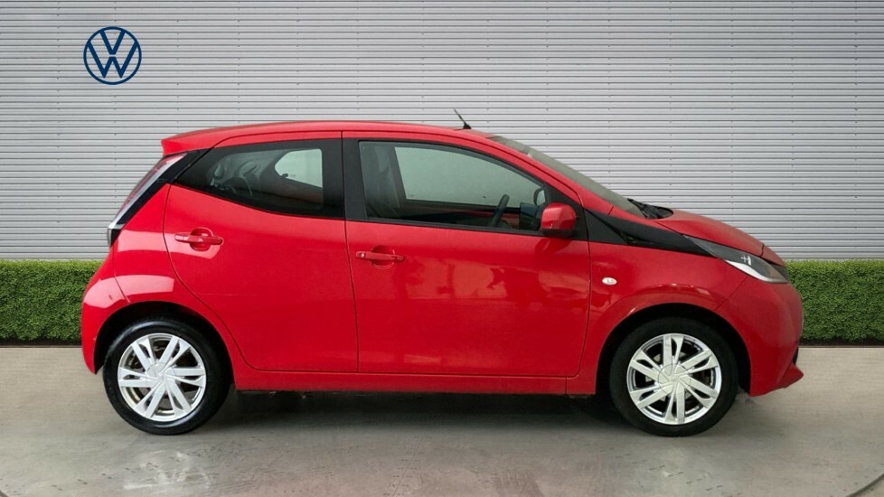 Toyota Aygo X X-pression Red #4