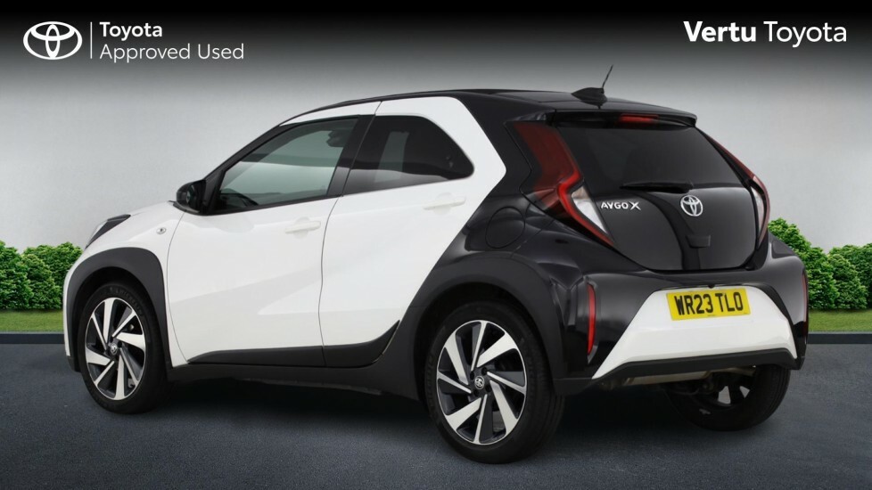 Toyota Aygo X Edge White #4