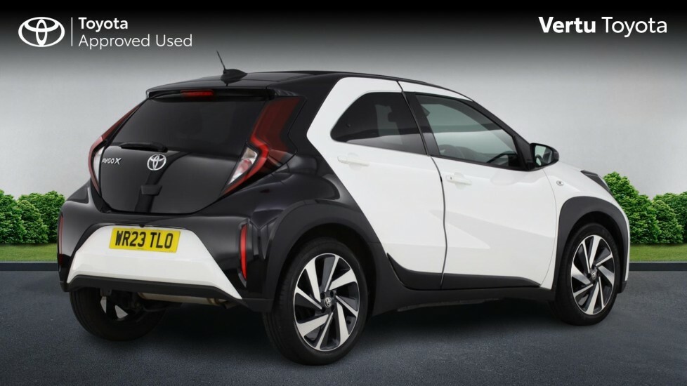 Toyota Aygo X Edge White #2