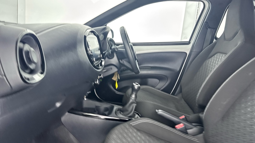 Toyota Aygo X Edge White #5