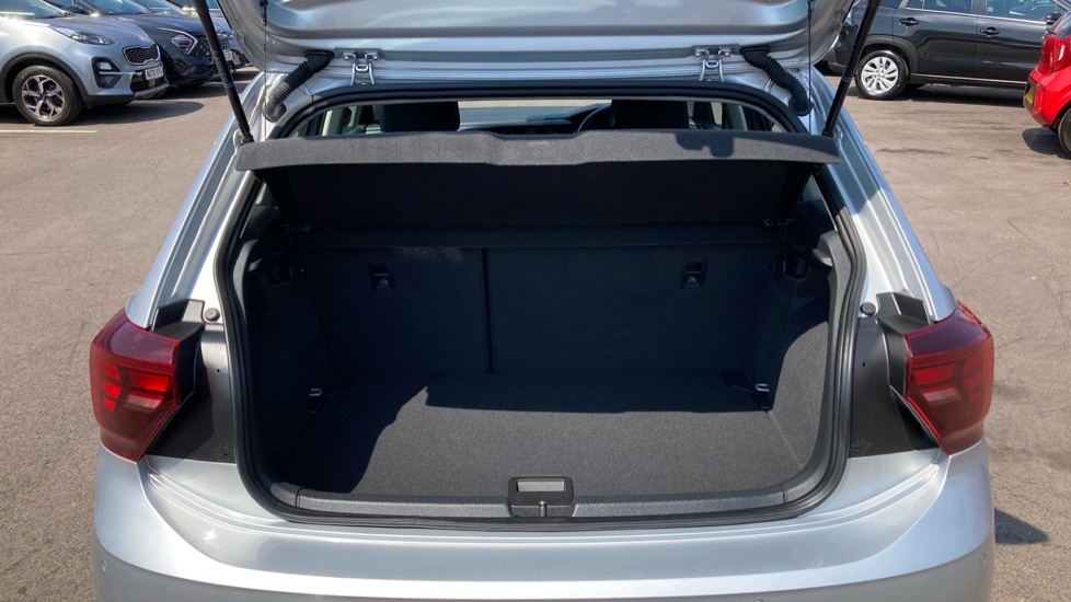 Volkswagen Polo Life Silver #4