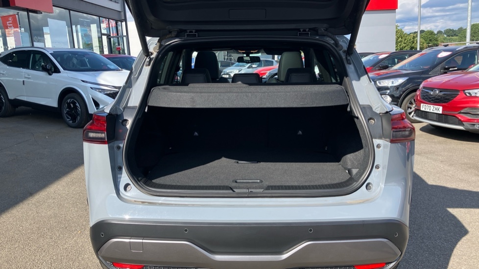 Nissan Qashqai Tekna Grey #4