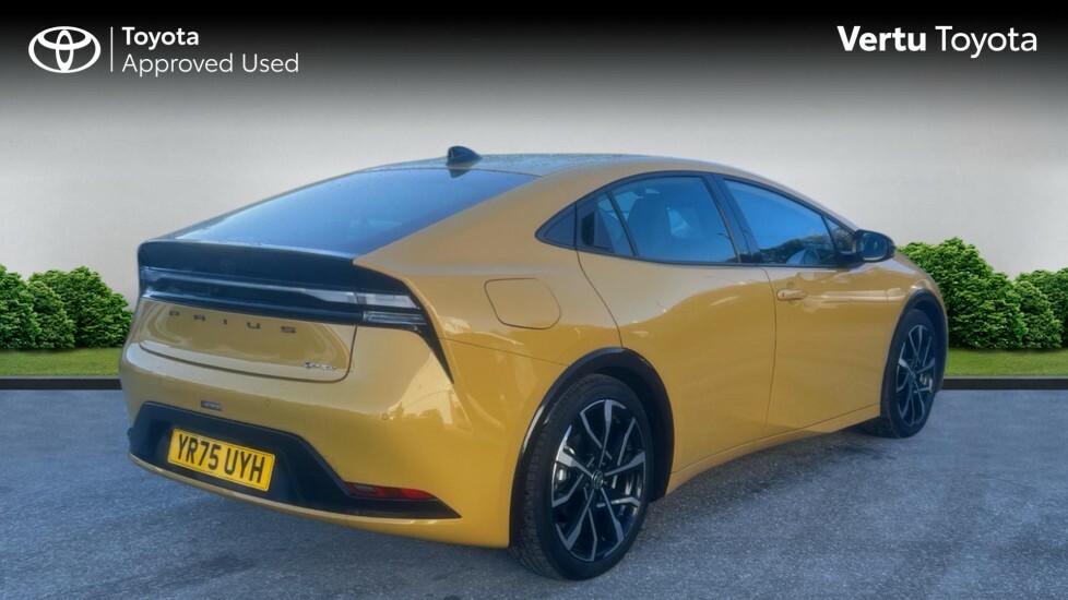 Toyota Prius Excel Yellow #2