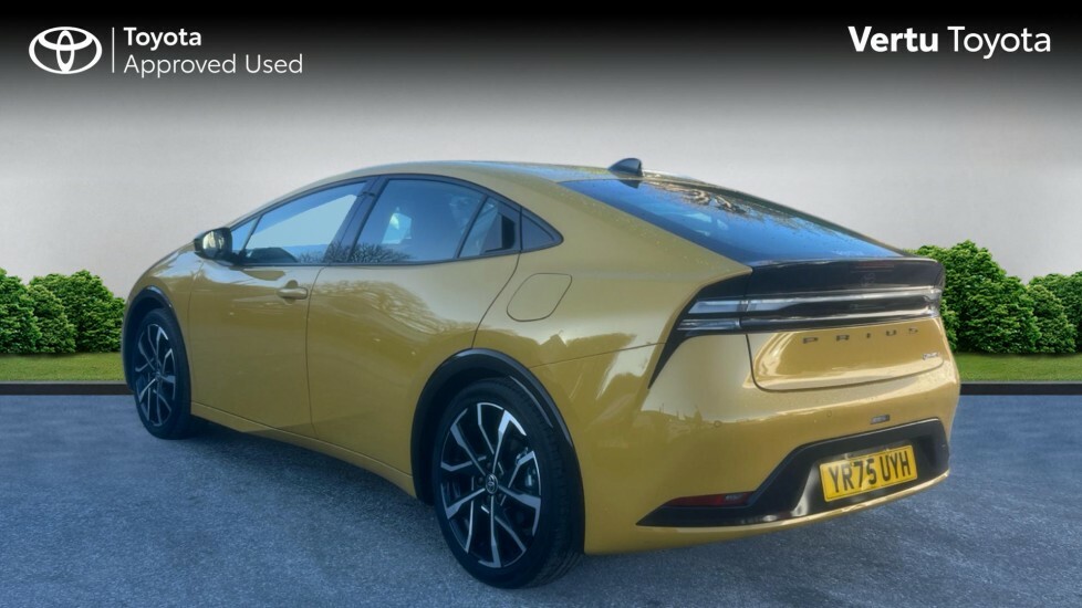Toyota Prius Excel Yellow #4