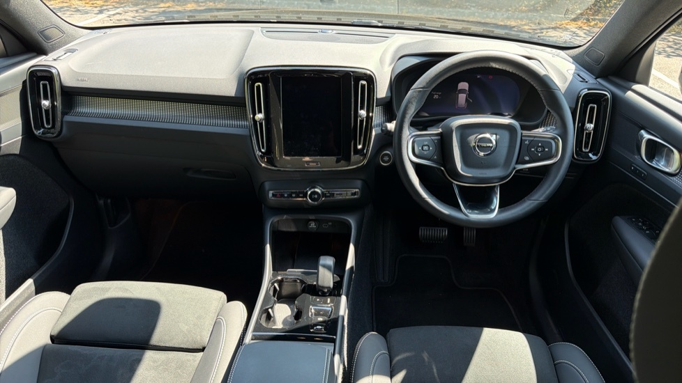 Volvo XC40 Plus YG24DGK Black #5