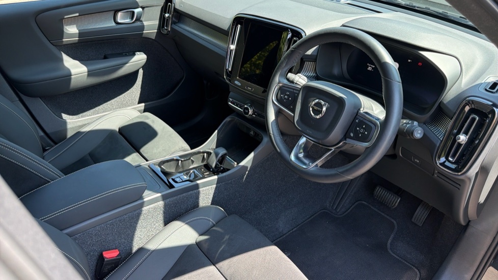 Volvo XC40 Plus YG24DGK Black #4