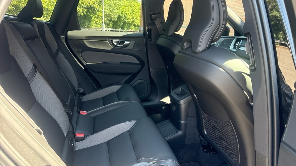 Volvo XC60 Plus Black Edition YG75VZZ Black #6