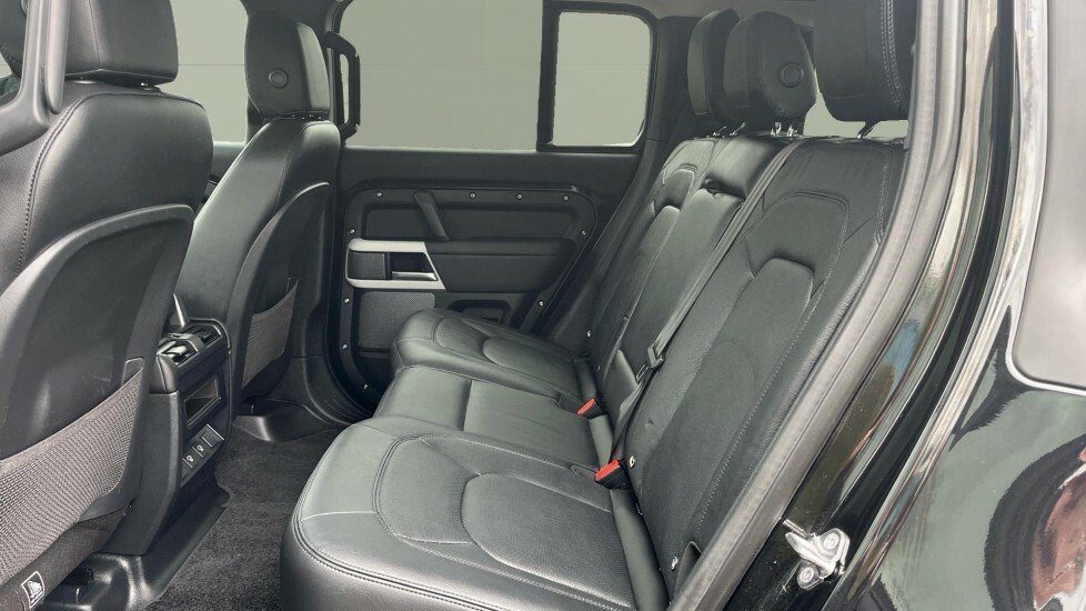 Land Rover Defender 110 Xs Edition Black #4