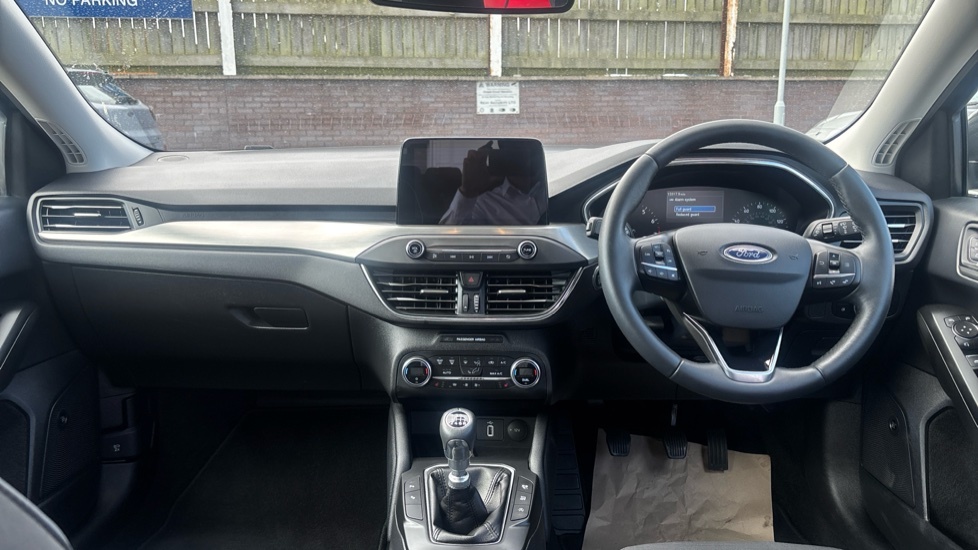 Ford Focus 1.5T Ecoboost St-line Estate Eur Red #10