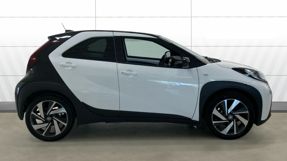 Toyota Aygo X Edge White #5