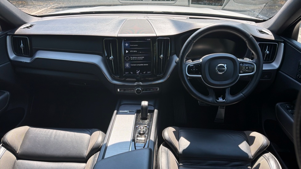 Volvo XC60 R Design Pro KV20RXG Silver #5