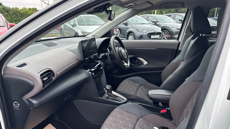 Toyota Yaris Cross Excel SD24KDX White #5