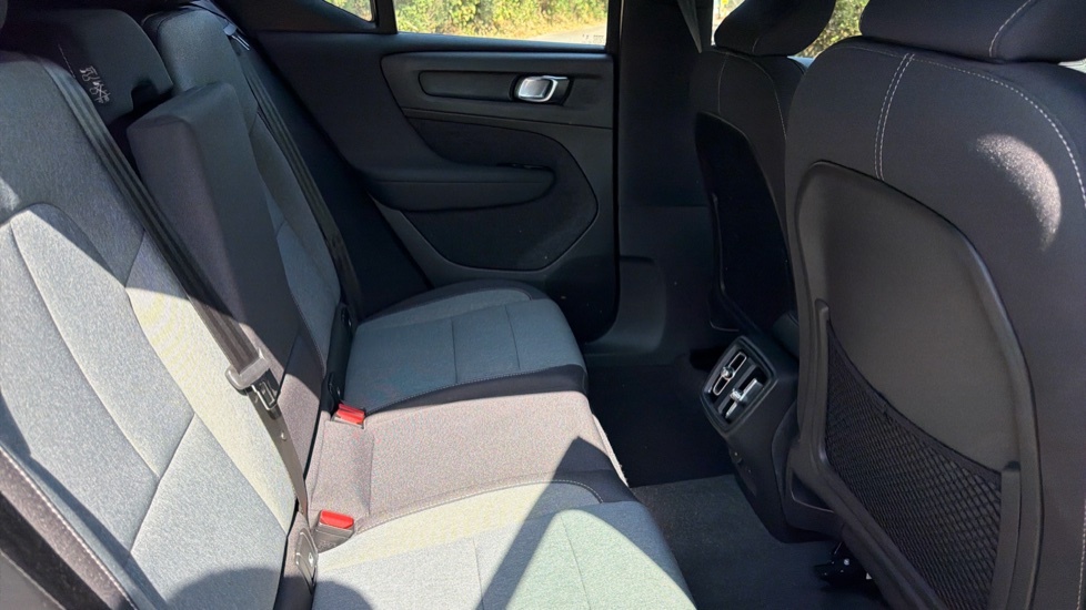 Volvo XC40 Plus Green #6