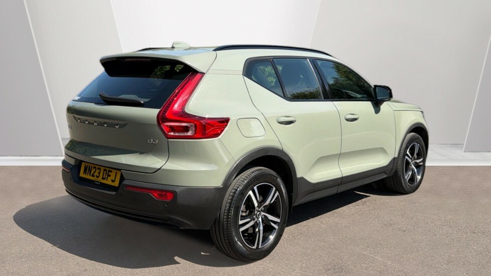 Volvo XC40 Plus Green #2