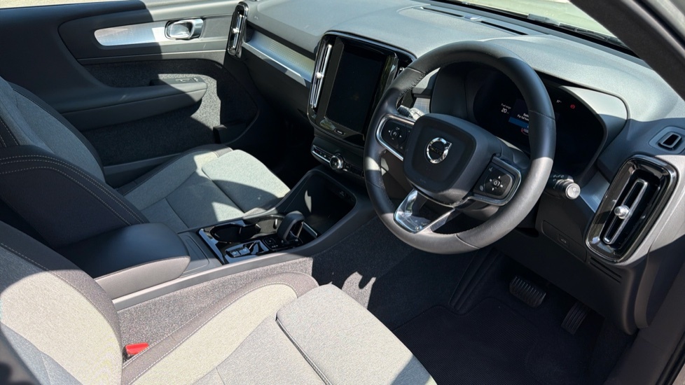 Volvo XC40 Plus Green #4