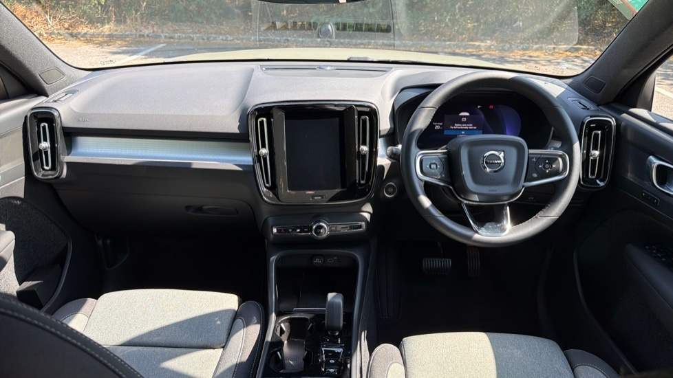Volvo XC40 Plus Green #5