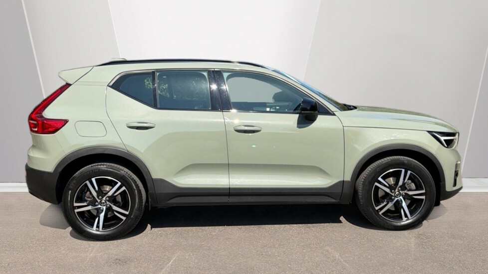 Volvo XC40 Plus Green #3
