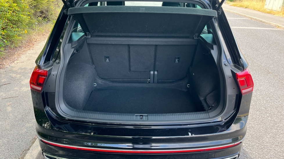 Volkswagen Tiguan R-line Black #4