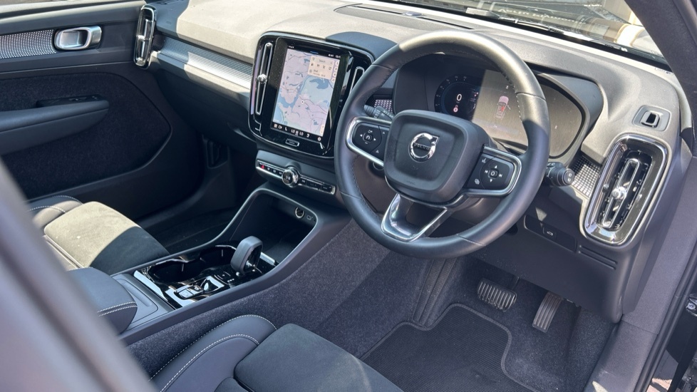 Volvo XC40 Plus KT24GGA Black #4