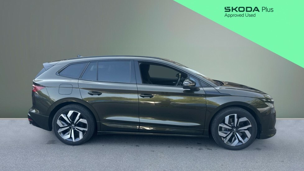 Skoda ENYAQ Sportline Green #4