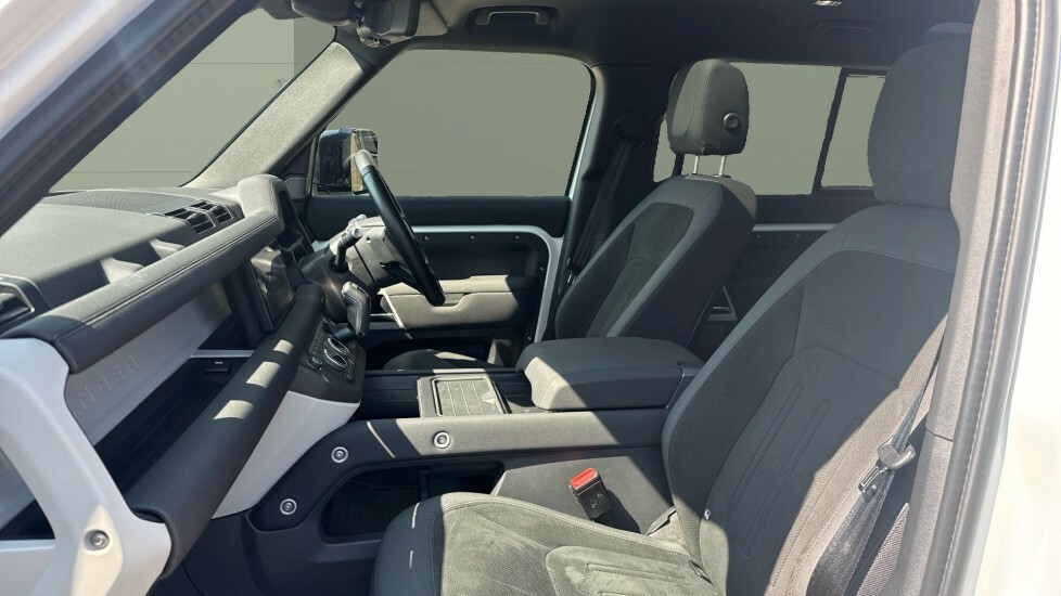Land Rover Defender 110 Se White #3