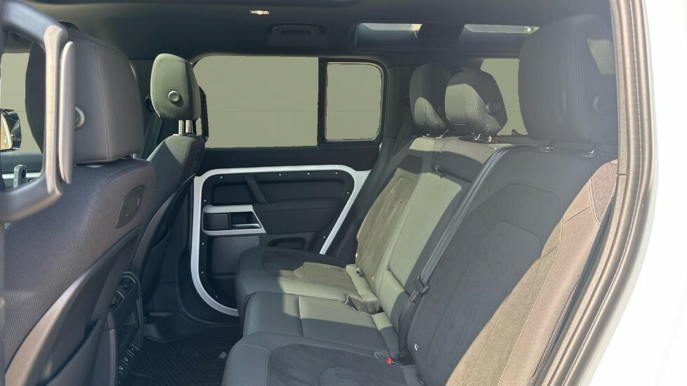 Land Rover Defender 110 Se White #4