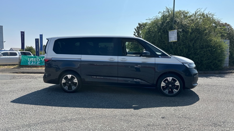 Volkswagen Multivan Style White #4
