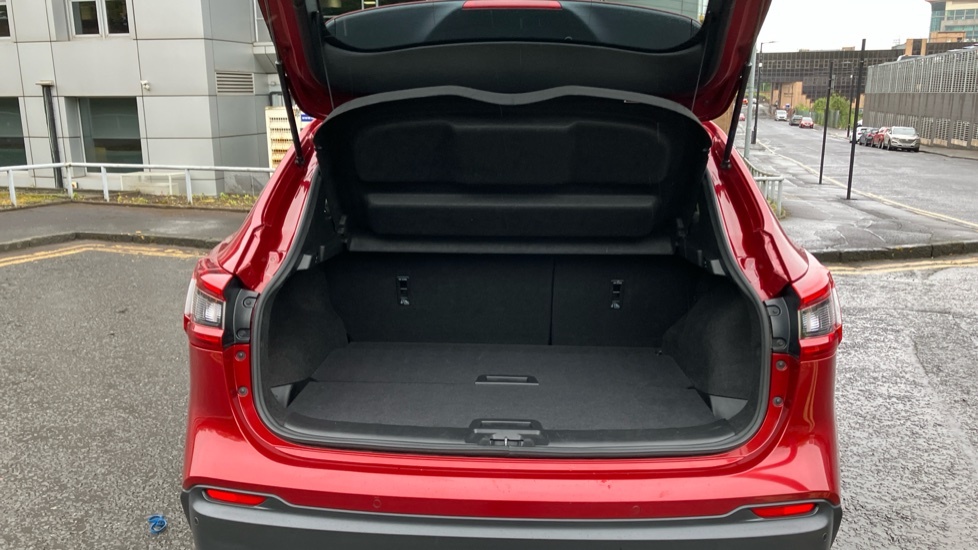 Nissan Qashqai Tekna Red #4