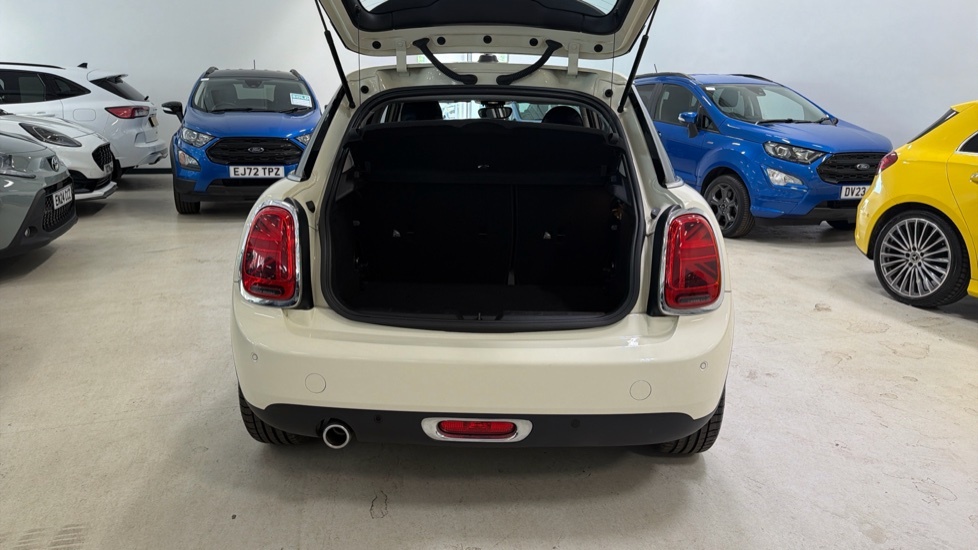 Mini Hatch Cooper Exclusive OV19YTC White #4