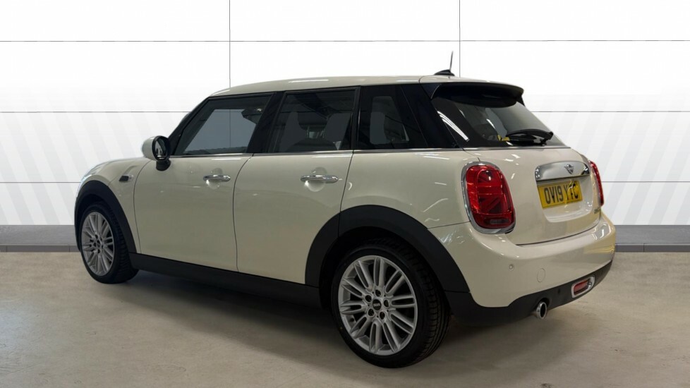 Mini Hatch Cooper Exclusive OV19YTC White #2