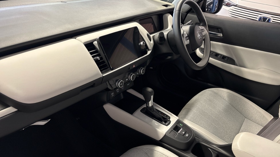 Honda Jazz 1.3 I-vtec Se Navi Hatchback Cvt Euro 6 White #70