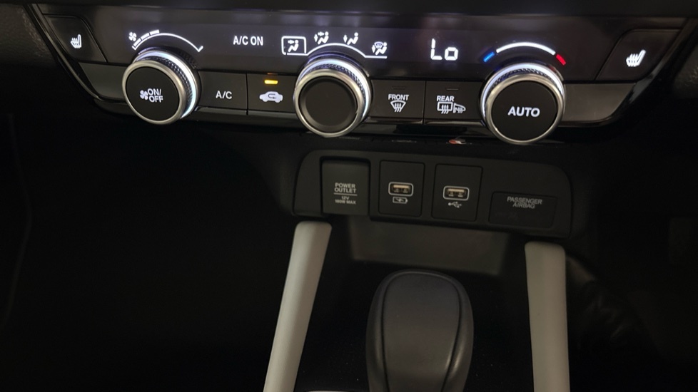 Honda Jazz 1.3 I-vtec Se Navi Hatchback Cvt Euro 6 White #39