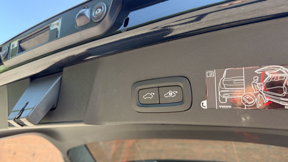 Volvo XC40 Recharge R-design, T4 Plug-in Hybrid Pan Roof, He Black #33