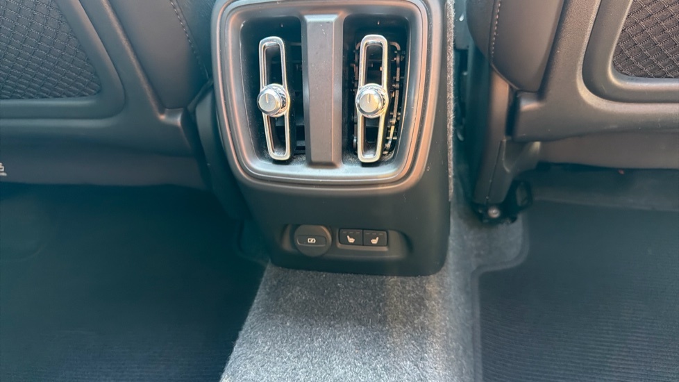 Volvo XC40 Recharge R-design, T4 Plug-in Hybrid Pan Roof, He Black #59