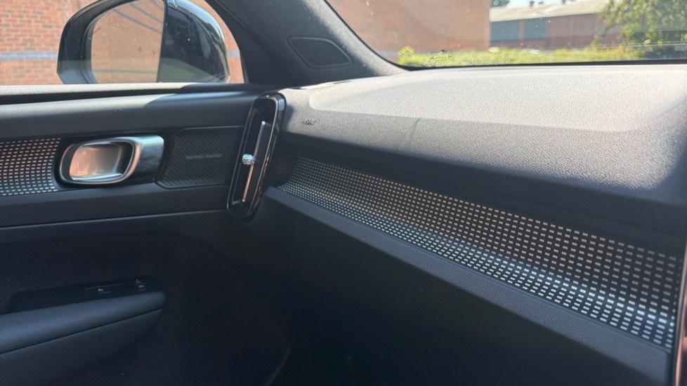 Volvo XC40 Recharge R-design, T4 Plug-in Hybrid Pan Roof, He Black #35