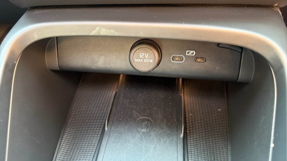 Volvo XC40 Recharge R-design, T4 Plug-in Hybrid Pan Roof, He Black #54