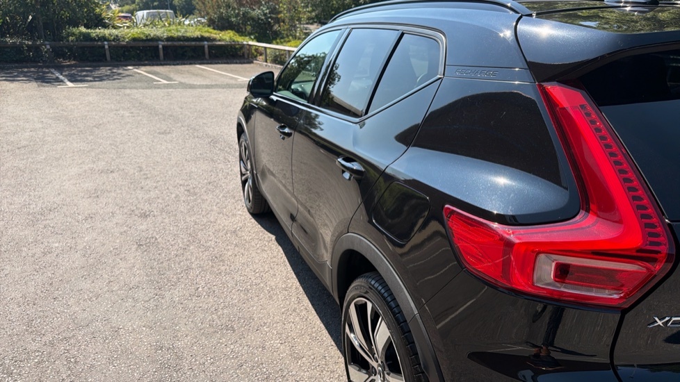 Volvo XC40 Recharge R-design, T4 Plug-in Hybrid Pan Roof, He Black #66