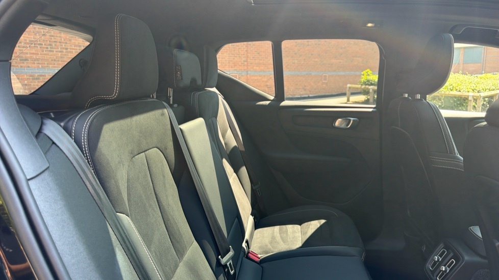 Volvo XC40 Recharge R-design, T4 Plug-in Hybrid Pan Roof, He Black #31