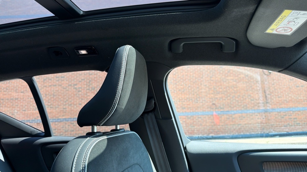 Volvo XC40 Recharge R-design, T4 Plug-in Hybrid Pan Roof, He Black #36