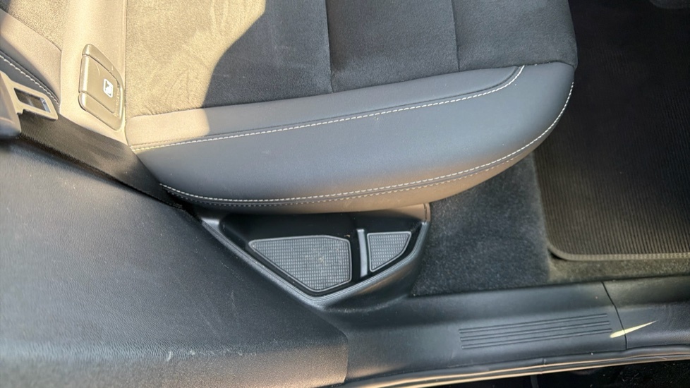 Volvo XC40 Recharge R-design, T4 Plug-in Hybrid Pan Roof, He Black #58