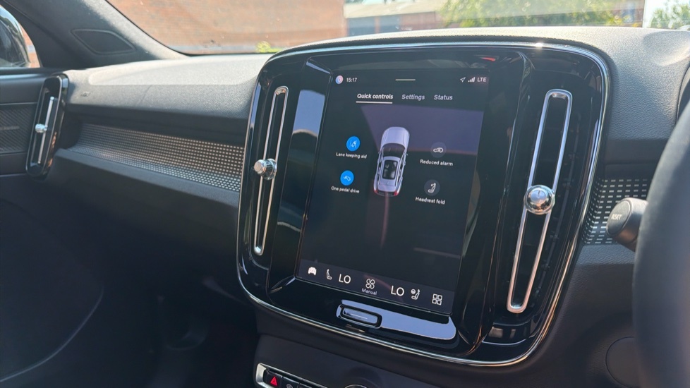 Volvo XC40 Recharge R-design, T4 Plug-in Hybrid Pan Roof, He Black #44